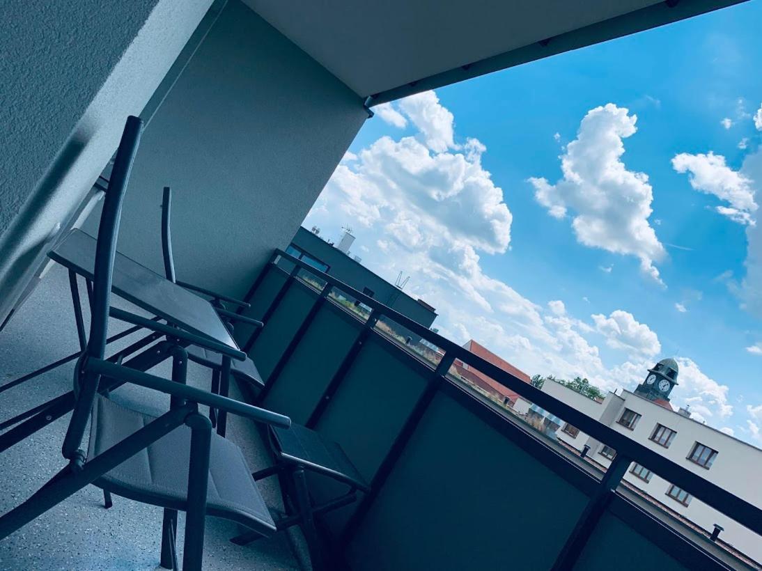 E1 Luxury Oldtown Apt - 2X Parking, Foodstore, Pcscreen, Netflix, Unlimited Music, Crib, Babychair, Fastwifi, Aircon 科希策 外观 照片