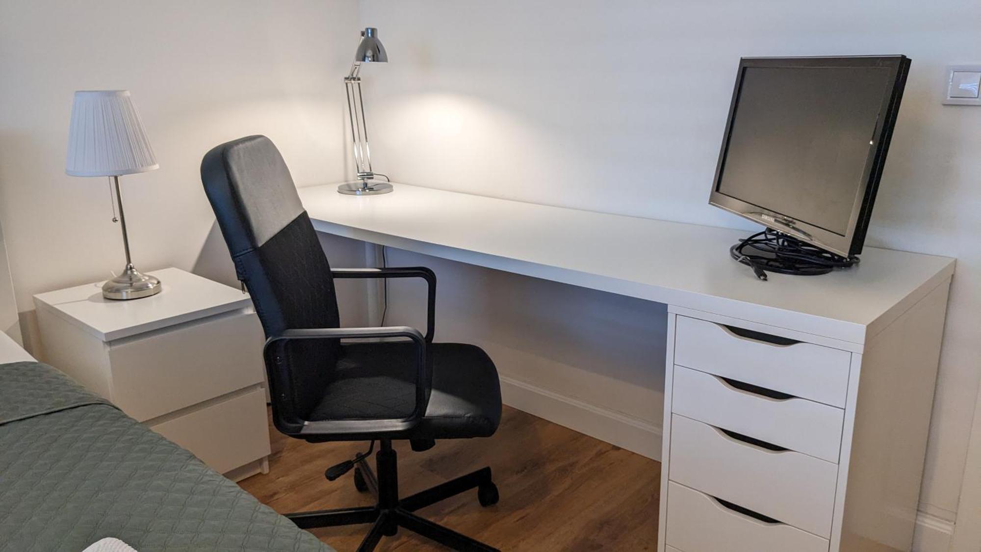 E1 Luxury Oldtown Apt - 2X Parking, Foodstore, Pcscreen, Netflix, Unlimited Music, Crib, Babychair, Fastwifi, Aircon 科希策 外观 照片