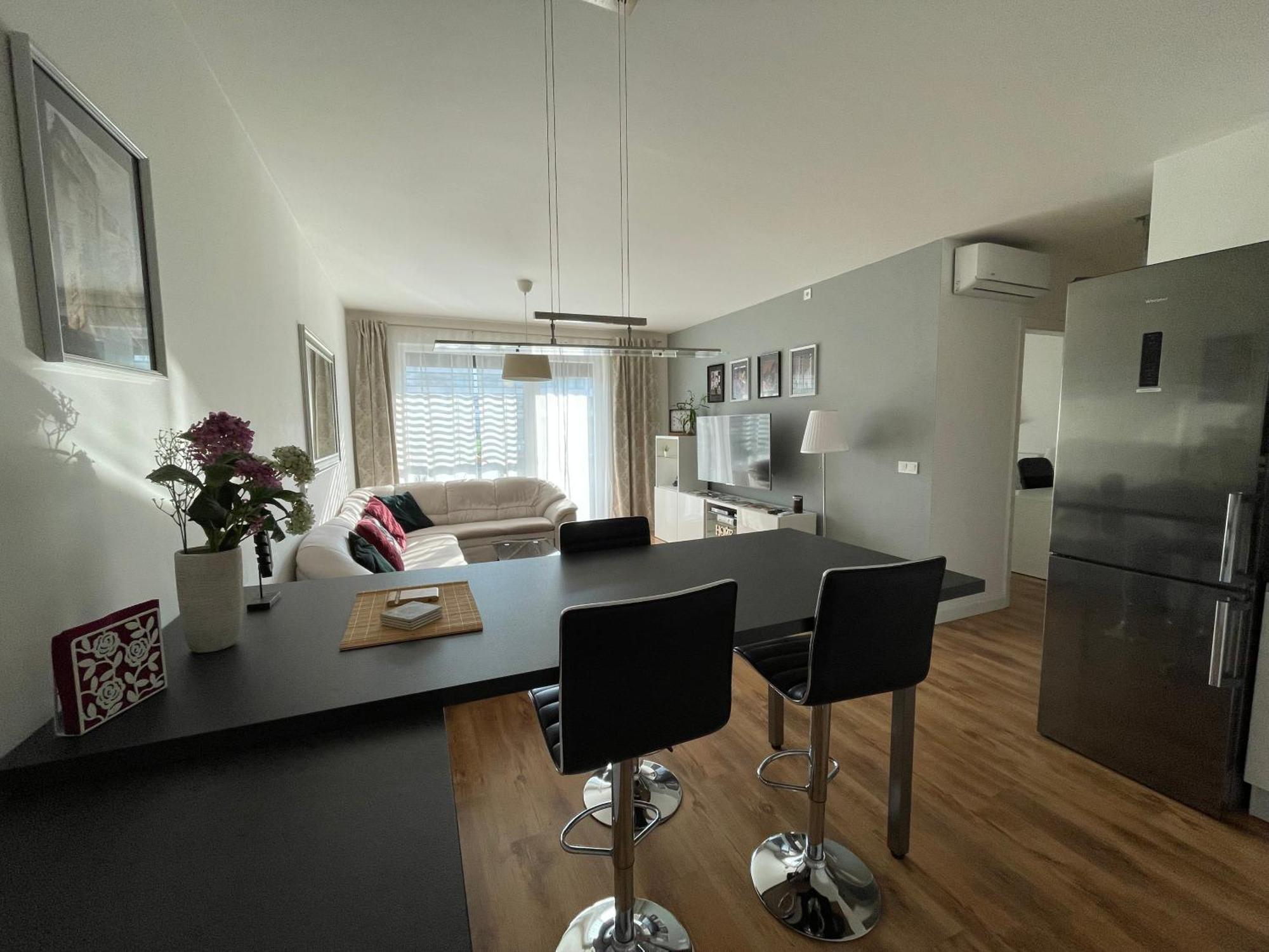 E1 Luxury Oldtown Apt - 2X Parking, Foodstore, Pcscreen, Netflix, Unlimited Music, Crib, Babychair, Fastwifi, Aircon 科希策 外观 照片