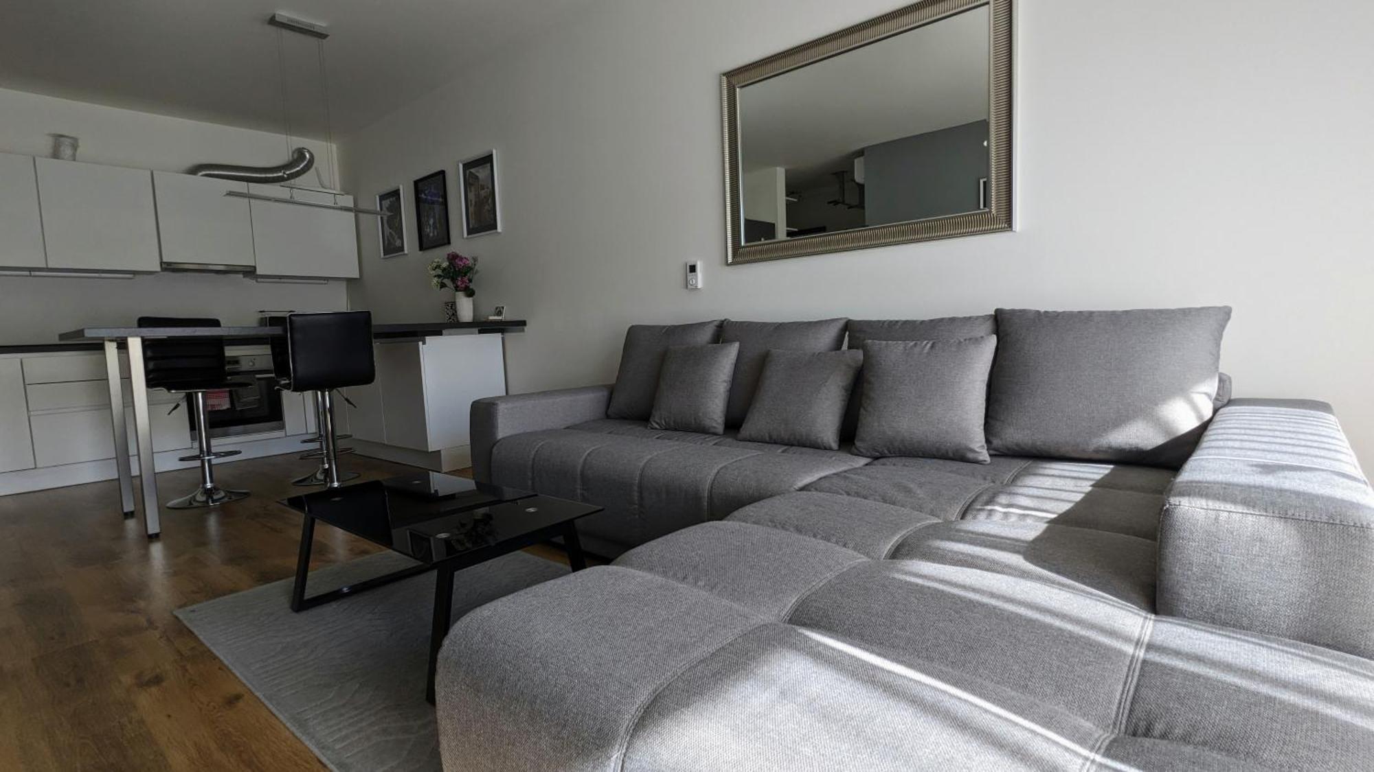 E1 Luxury Oldtown Apt - 2X Parking, Foodstore, Pcscreen, Netflix, Unlimited Music, Crib, Babychair, Fastwifi, Aircon 科希策 外观 照片